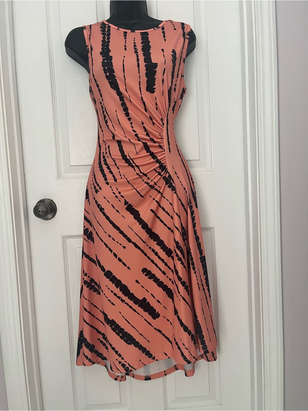 Sleeveless Coral Midi Dress with Black Abstract Print